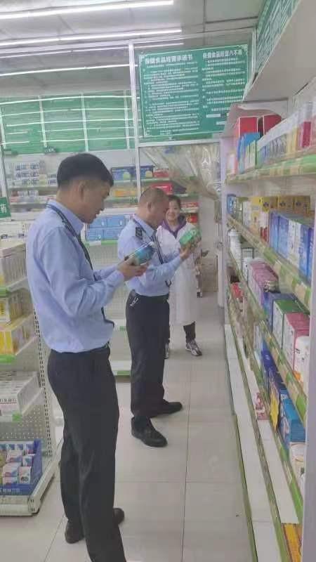 南充市嘉陵區中城市場監管所開展餐飲及食品業安全大檢查，強化酒店管理